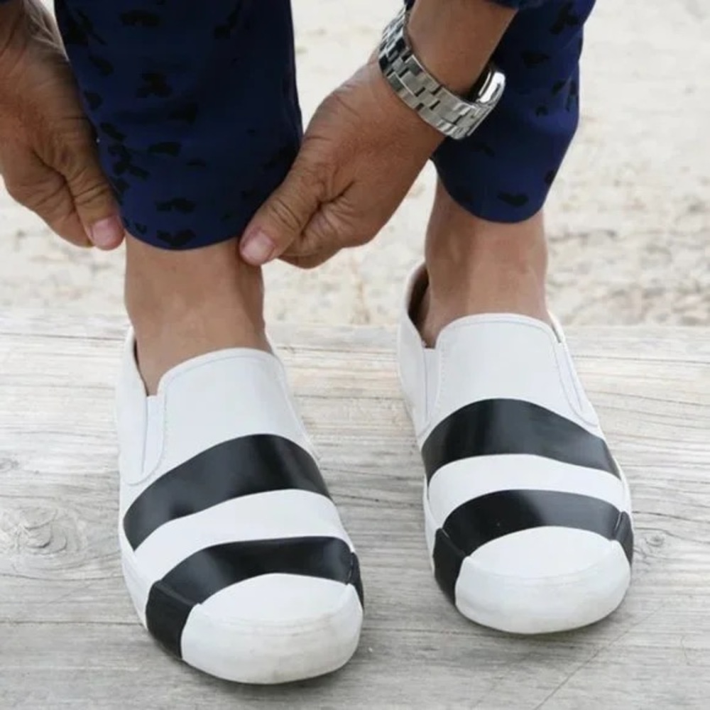 Angela Scott slip on sneakers 9.5